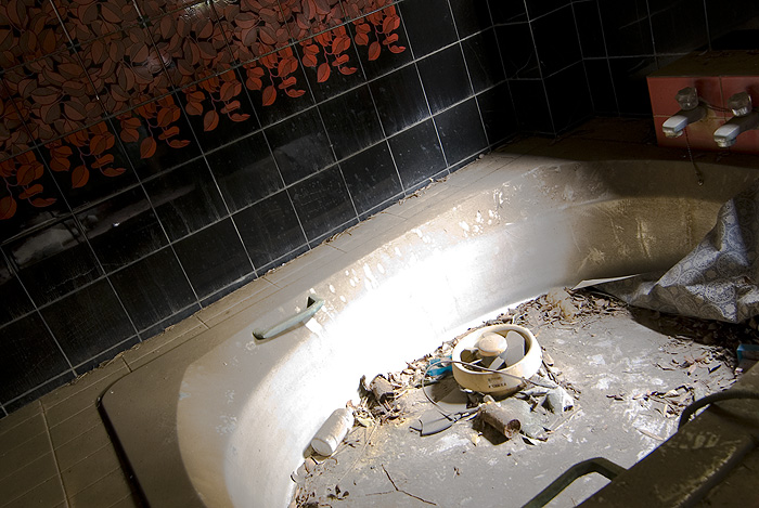 queen chateau soapland haikyo urban exploring bath